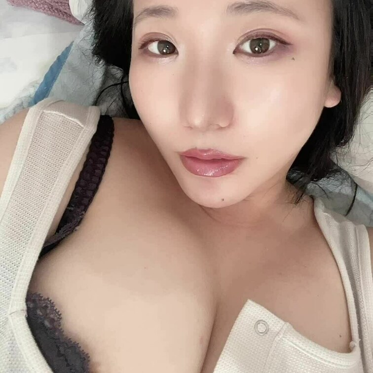 🩶３テイクそのまま🩶
この日の撮影はTikTokerさんみたいにおっぱいモリモリに盛ってやってみたいことがあったので笑