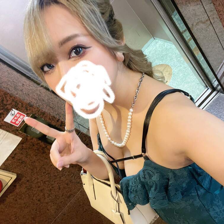 キャバ嬢の姿の俺は可愛いです。