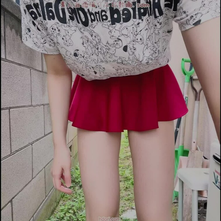 自宅の庭でオシッコばれずにしてきました☆