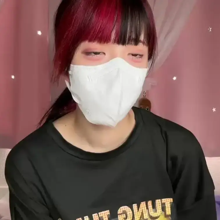 【みれい 20 歳】

みれいさんのライブ配信動画です
生ライブ配信だと、1 回の有料配信を視聴すると、おおよそ平
