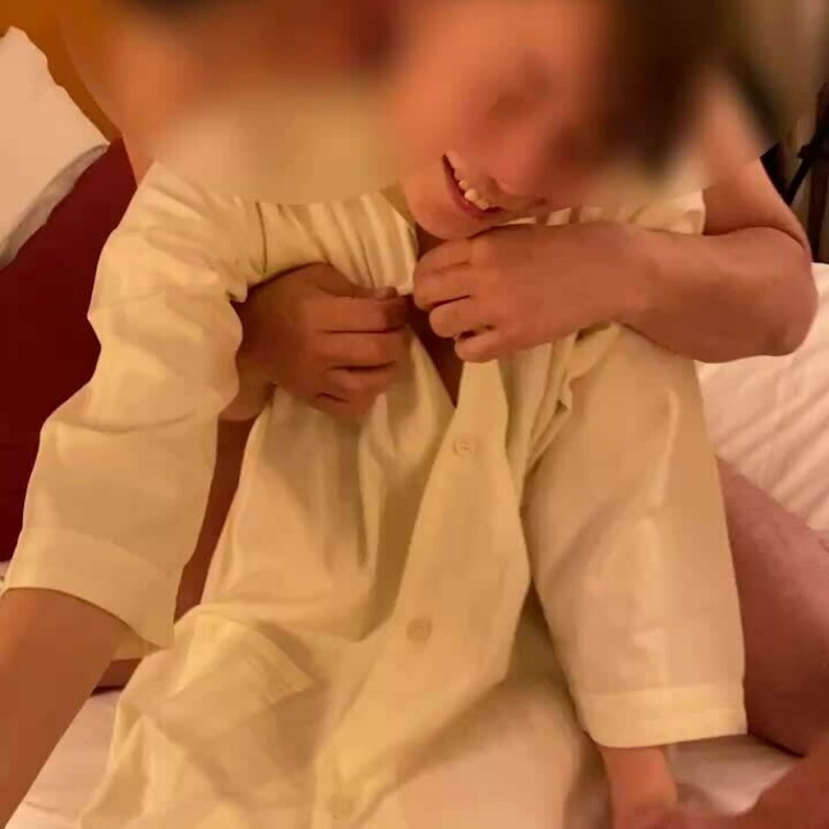 ホテルシリーズ。
ホテルで妻が単独さん2人に襲われるところ。


#人妻
#素人
#寝取られ
#NTR
