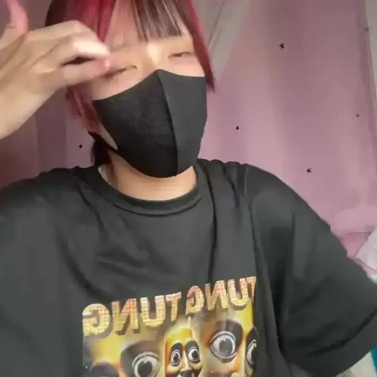 【みれい 20 歳】

みれいさんのライブ配信動画です
生ライブ配信だと、1 回の有料配信を視聴すると、おおよそ平