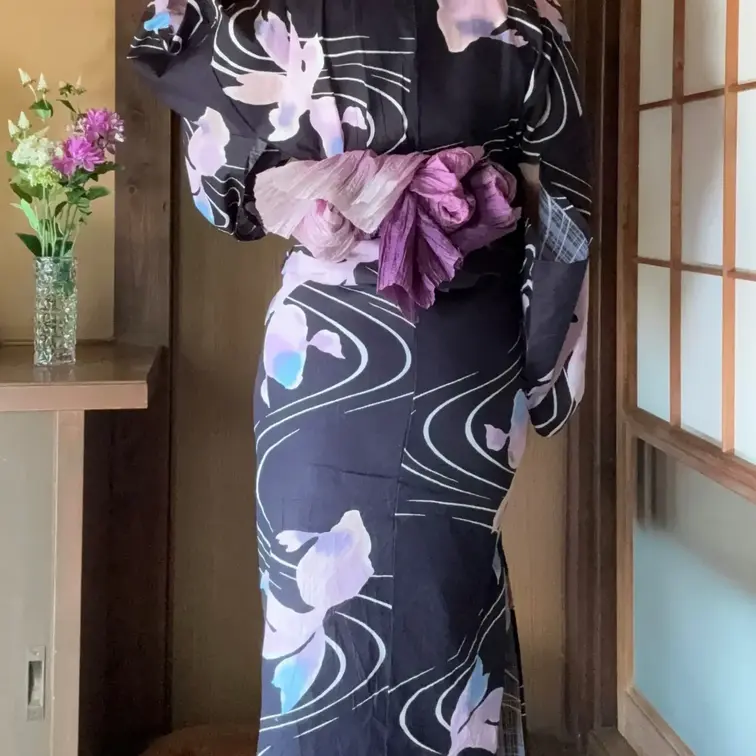 後ろはこんな感じだよ♡

着付けと髪の毛自分で頑張ってみたんだ♪
うまくできてますか？