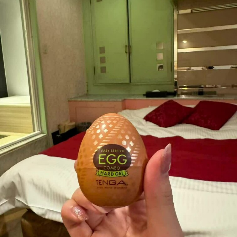 【会社帰りイケメンリーマンくん👨】
ポケットTENGAを持参してこれで責められたいらしく、
たくさんやらしい仕事終わ