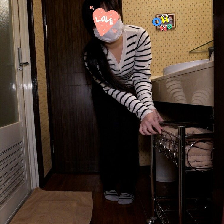 近所であいさつし合うような距離感のご近所妻。旦那様とも仲良しなのに…他人棒を喉を鳴らしてしゃぶりつくドスケベさんなんです