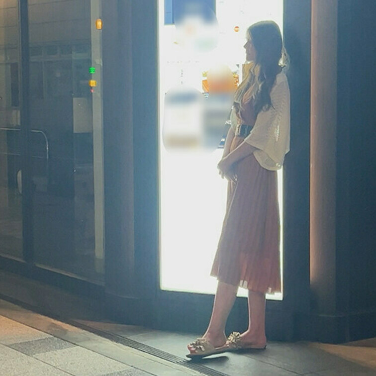 こちらは無料プランで見れます。
マッチングアプリに筋肉むきむきマッチョなセクシー男を登録。そこに寄って来たマダムをひた