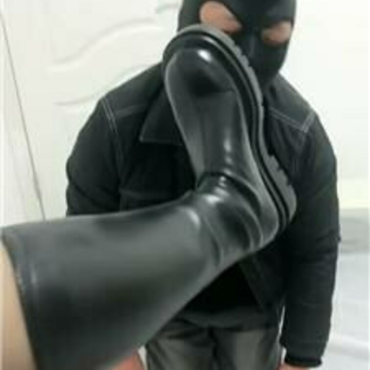 m男○○○、踏みつけ、靴舐め、足舐め、ブーツ舐め