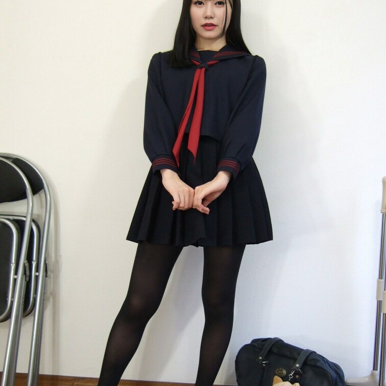 撮影でドキドキ
パンチラの写真です
濃ゆめの黒パンストですが、何色か見えますか？