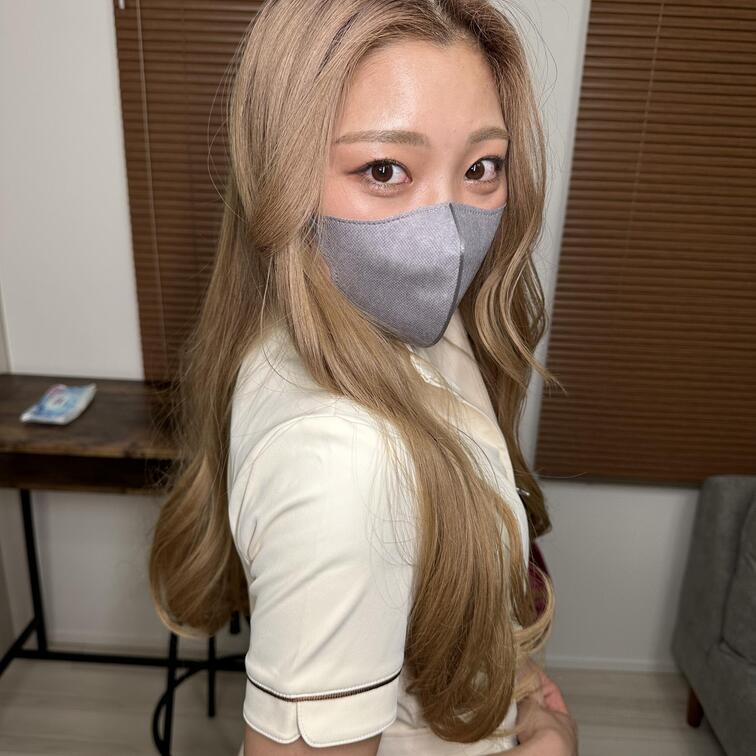 エステ嬢の美女さんが遊びに来てくれました🔥
お尻ガチでやばいです、エッチすぎました。。。

本編必見です。