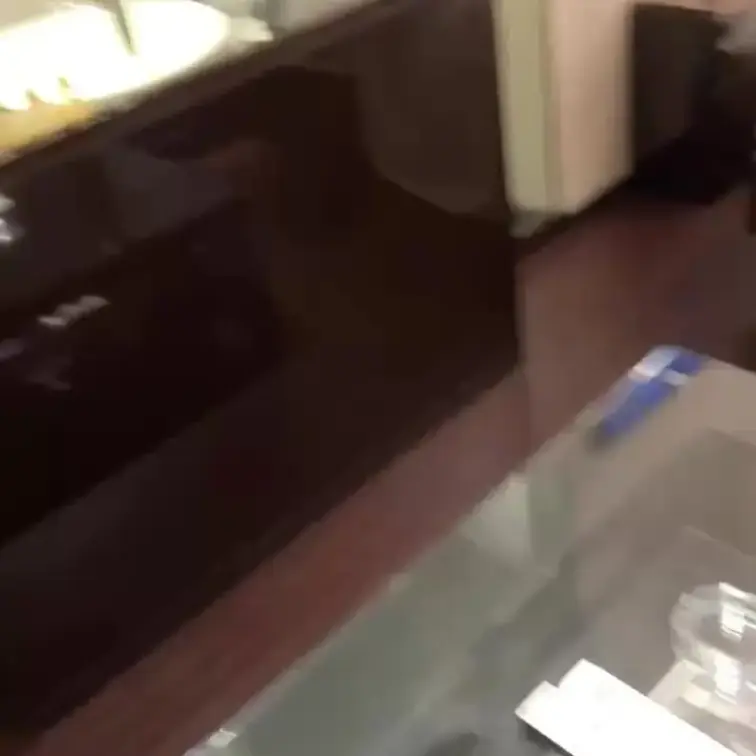 可愛くてスレンダーなお肌スベスベなHちゃん。こんなにもスレンダーなのにDカップとデカい！ツンと上を向いた若くてつい吸いつ