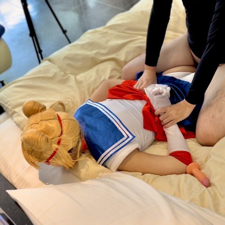 戦いに負けてしまった香澄さんはホテルにお持ち帰り🏨気がついたらベッドの上で目隠しをされ、馬乗りで美尻を堪能されてしまう