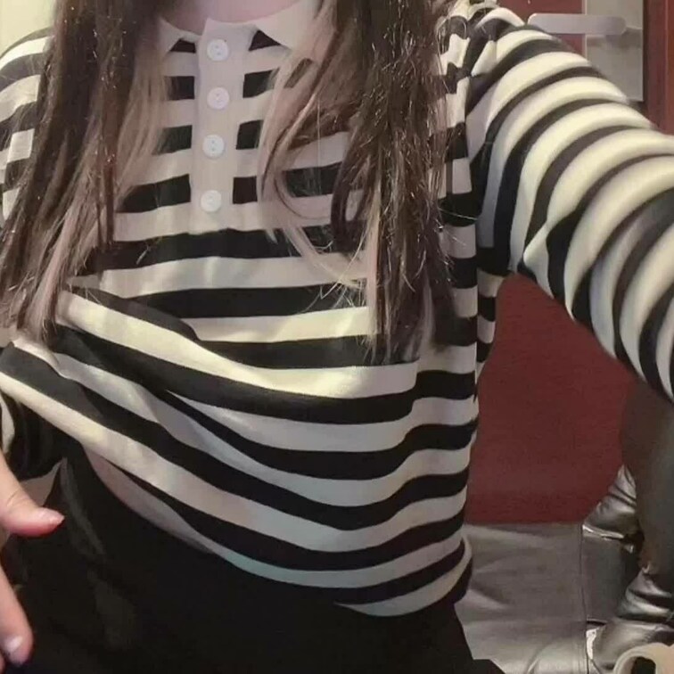 ネカフェでチクニーしちゃいました₍ᐢ⸝⸝› ̫ ‹⸝⸝ᐢ₎最近はノーブラでお洋服の上から弄るのにハマってます❤︎︎
だ