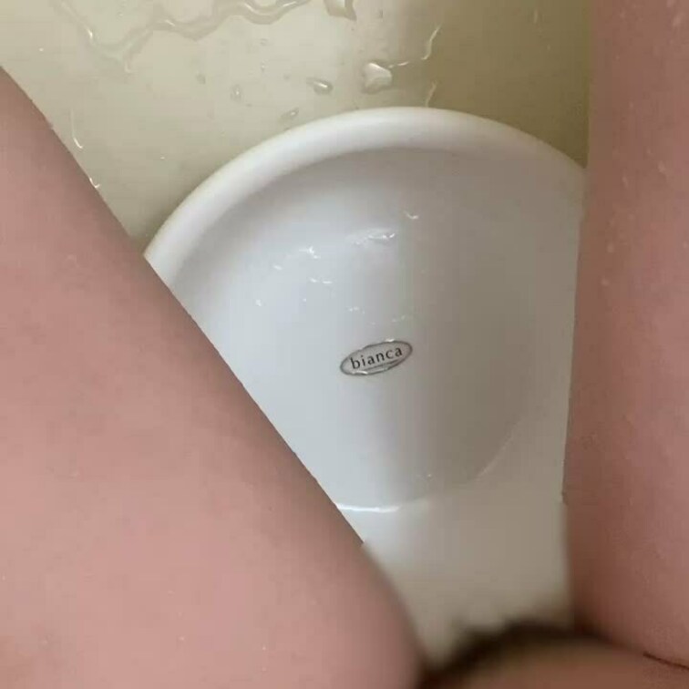 洗面器におしっこためてみたよ🎀