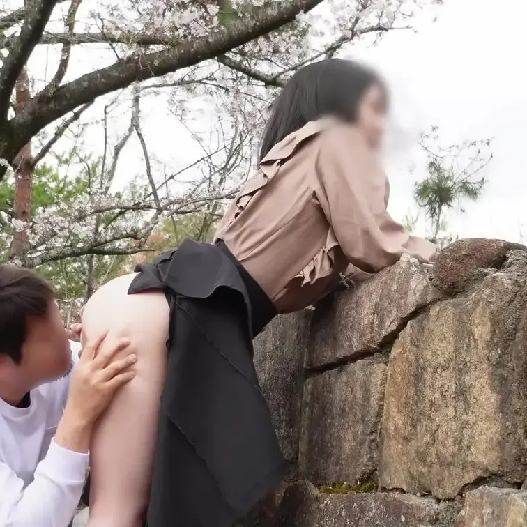 昔良く行ってた場所へ花見に行きました。
気持ちのいい気候でついムラムラして外で立ちバックでえっちしました
人が来ない