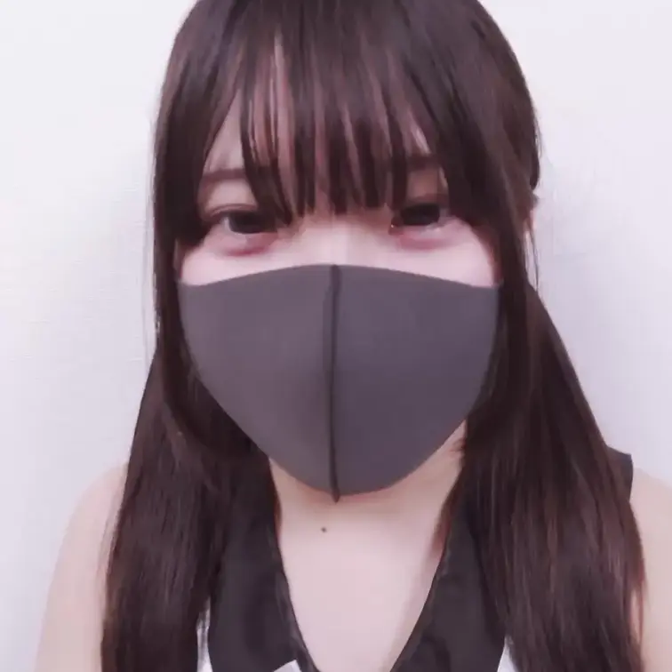 いつも紫のおもちゃと黒いおもちゃで遊んでたけど、久しぶりに新しいおもちゃ買ってみたよ🧸

中ではトントンって感じで壁