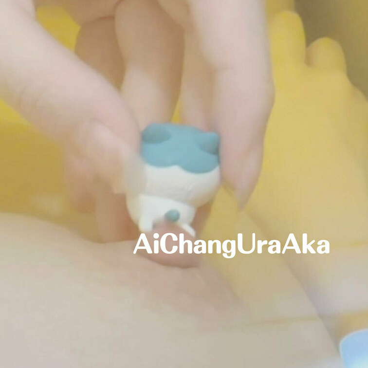 いたずらっ子のハチ◯レちゃんは、あいちゃんが乳首敏感なのを知っていて、ツンツンと攻撃をしておりましゅ😇
あいは、ハチ◯
