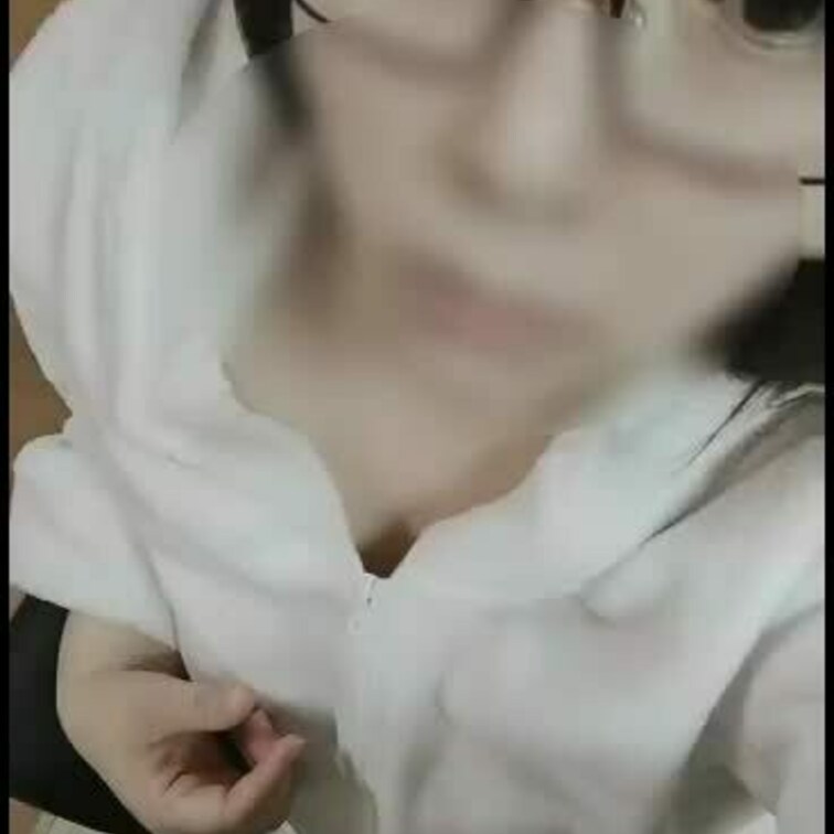 眼鏡👓顔出し動画（口元だけ少しモザイク）

パジャマの中をご報告しました💓