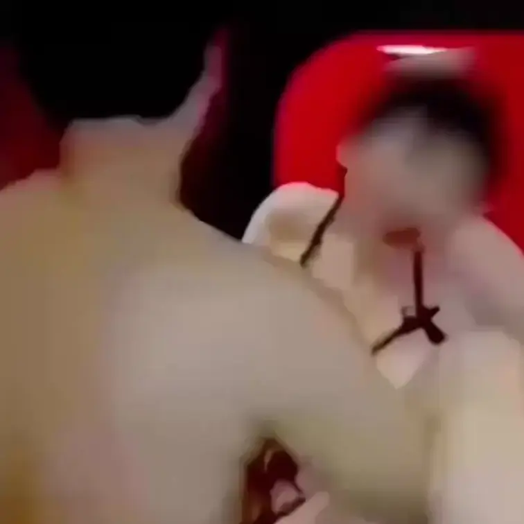 今回も初めてお会いした方とエロイスからアナル舐め。アナル吸いすぎで、アナルに唾溜まってました。
その後3Pの唾飲みから