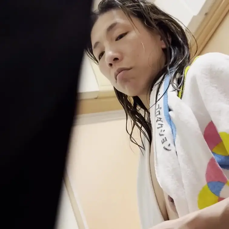 チラチラ見える乳首がエロ過ぎ❤️