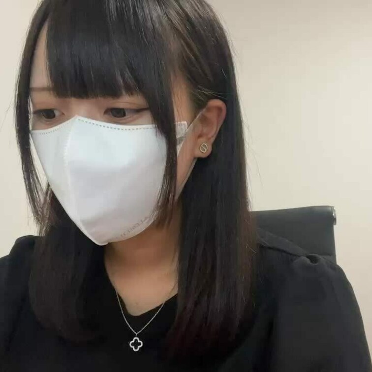 【りん 18 歳】

りんさんのライブ配信動画です
生配信 だと、1 回の有料配信を視聴すると、おおよそ平均 5,