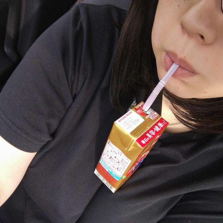 ジュースは、基本乗るサイズなら挟んで飲んでます🩷両手でスマホいじったり運転したり