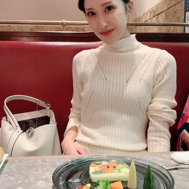 先日、○○○と上野駅の隅っこの方にあるレストランで夕食を摂りました✨

なかなか時間がとれず、

食事を抜いたり