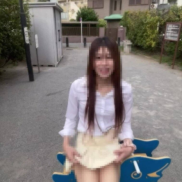 露出がやめれません♡
こんなに変態で引かないっ？かな？
