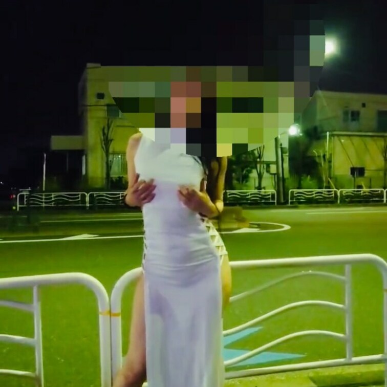 真夜中のいろは散歩🚶‍♀️
暖かくなってきて、まだ夜中は少し寒いけど、ちょっとだけ露出してきました😊