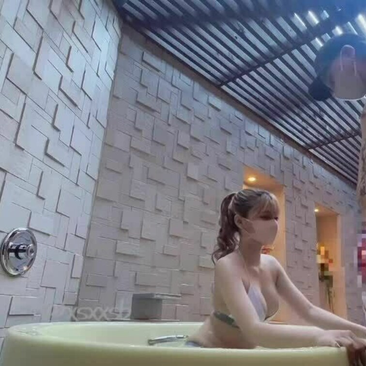 水着で露天ハメ
下からバージョン

バックで悶えてるすいまがよく見えるように撮れてるよ❕