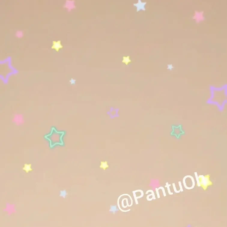 チラッ🩷
いつもと違う捲られアングル🩷💦

パンツを目指して突撃？！🩷💦