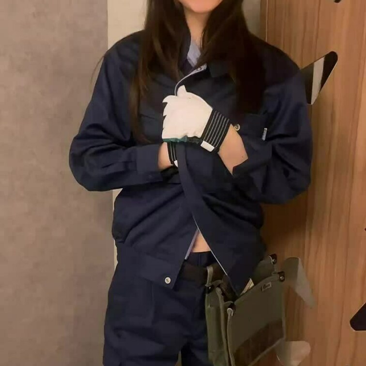 作業着の下はいつもこんな感じなんですけど👷‍♀️🎀
大丈夫ですか？