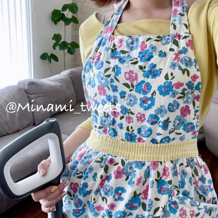 今日のエプロンはこれ。
服やエプロン、ネイルにアクセサリー、、ちょこっとリンクさせるのが好きなのです♡