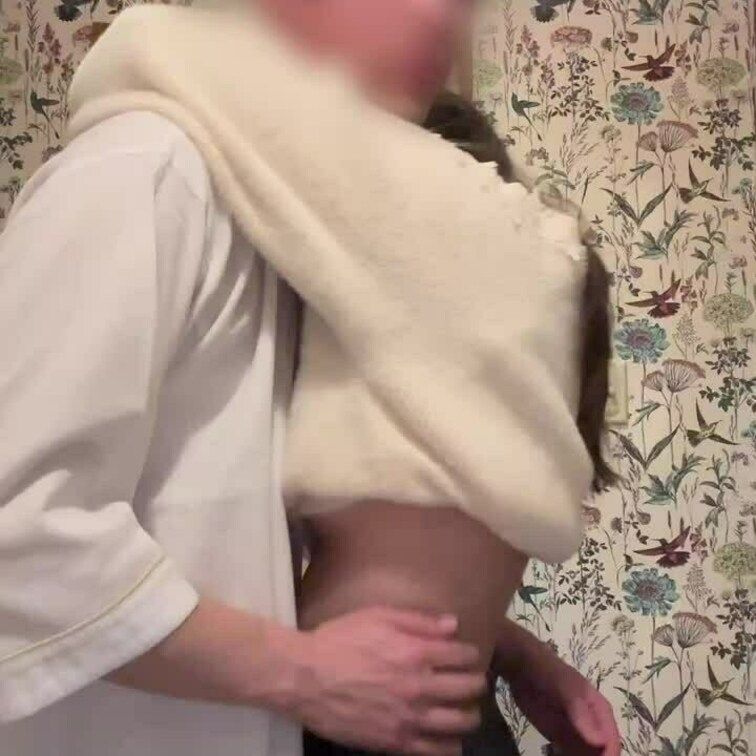 ドM○○○コンカフェ嬢を沼らせて鏡の前で脱がせてみました