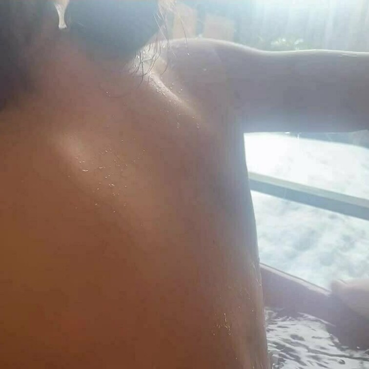 温泉旅行に行ってきたよ💕湯上がりSEXは浴衣を着たままスタートしたけど激し過ぎてどんどん乱れちゃってる🥺
少し○○○っ
