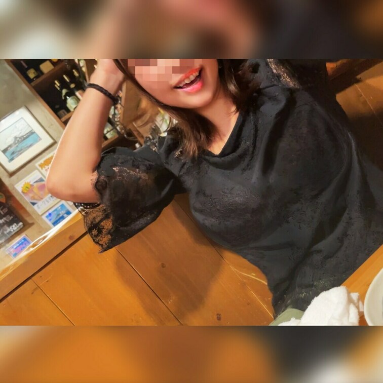 【無料】飲むのが大好きな女子に誘われ添い寝飲みしてきた。
知り合ってデートしたのは、とにかく飲むのが大好きな飲んだくれ