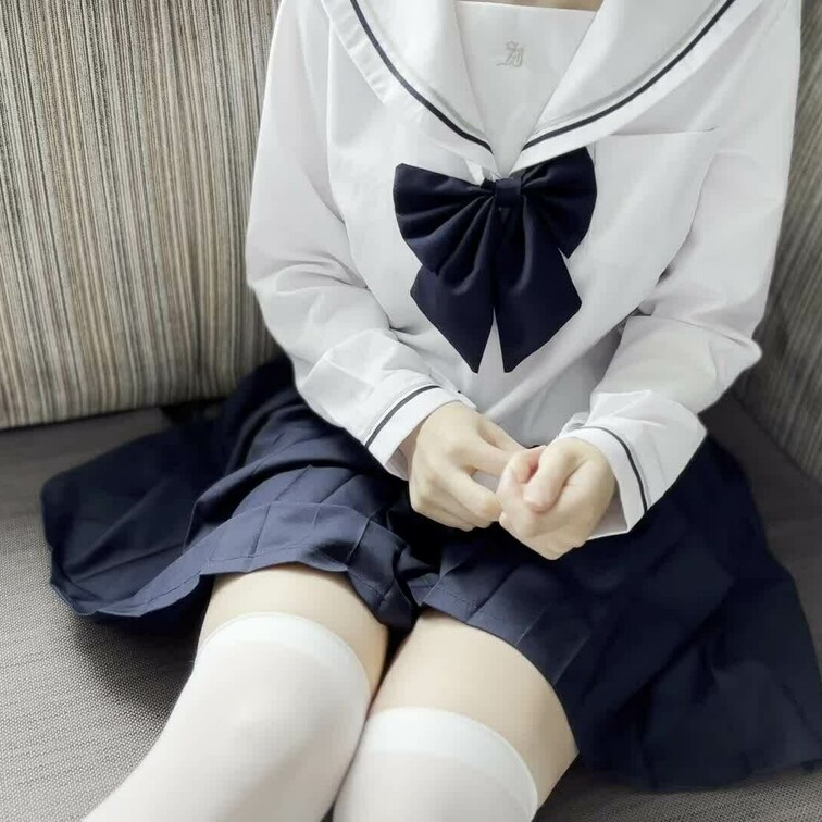 えっちな動画見たあと1人でたくさんしちゃいました。。

実はちょこっと何かが見えてます。。（初...？）
わかった