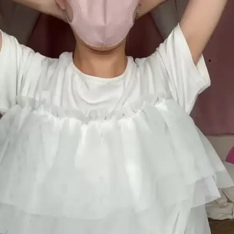 【みれい 20 歳】

みれいさんのライブ配信動画です
生ライブ配信だと、1 回の有料配信を視聴すると、おおよそ平