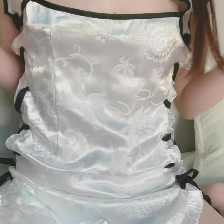 チャイナドレスの隙間から、恥ずかしい乳首がぽ○○○💓
乳首見える動画は貴重です///