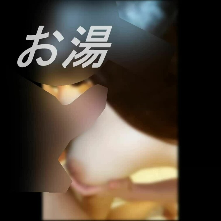 257　細身巨乳女子のパイズリする様子です。

柔らかいので余裕でできるのとちょこちょこ我慢できなくなって舐めてくる