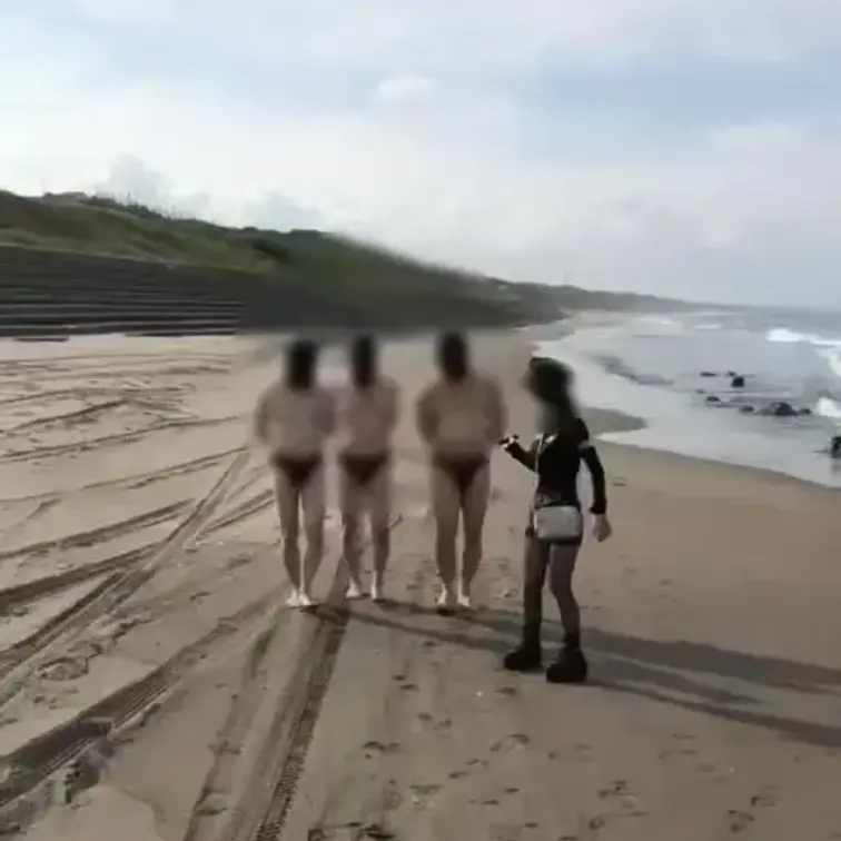 海★3匹散歩
人が居たのでドキドキ散歩。