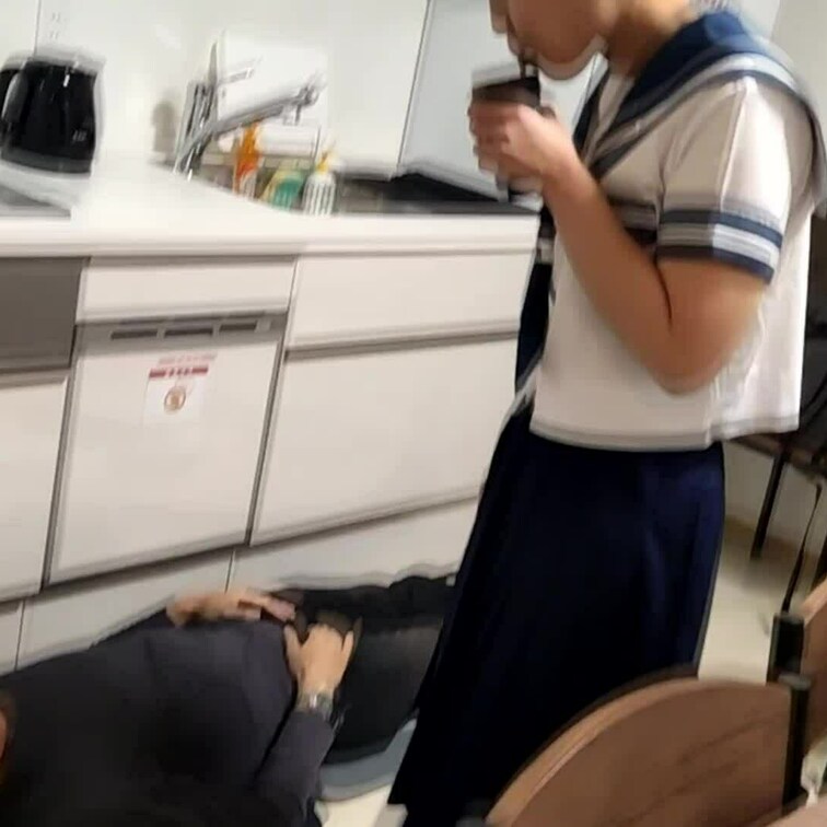 渚ちゃんの私物臭ソックスでストレス発散で顔面踏まれたM男
今回は撮影前に、オーダーメイド作品の撮影をして、渚ちゃんをい