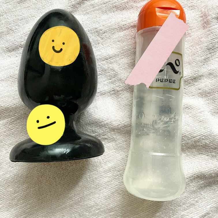 欲しいものリストから、直径8ｃｍもある極太ディルドが届きましたー💗💛💜
送ってくださった方、ありがとう！！
ローショ