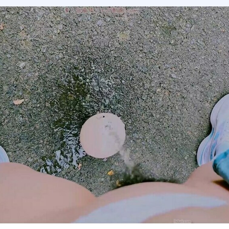 私目線で風船にオシッコかけました
