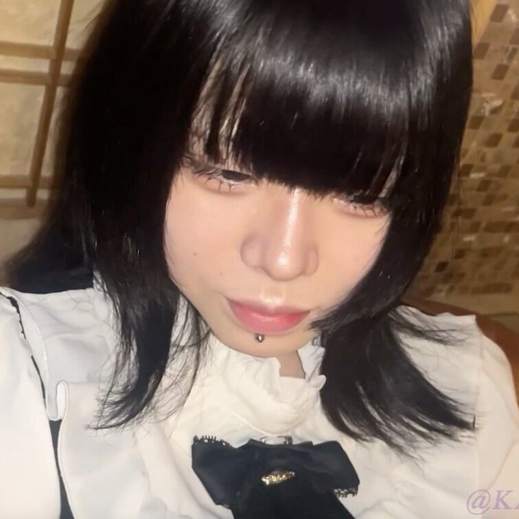 完全顔出し‼️抜きどころ厳選‼️
ジト目がたまらん地雷系巨乳美女💓⚡️
口元のピアスが可愛く、恥ずかしがりながら喘ぐ