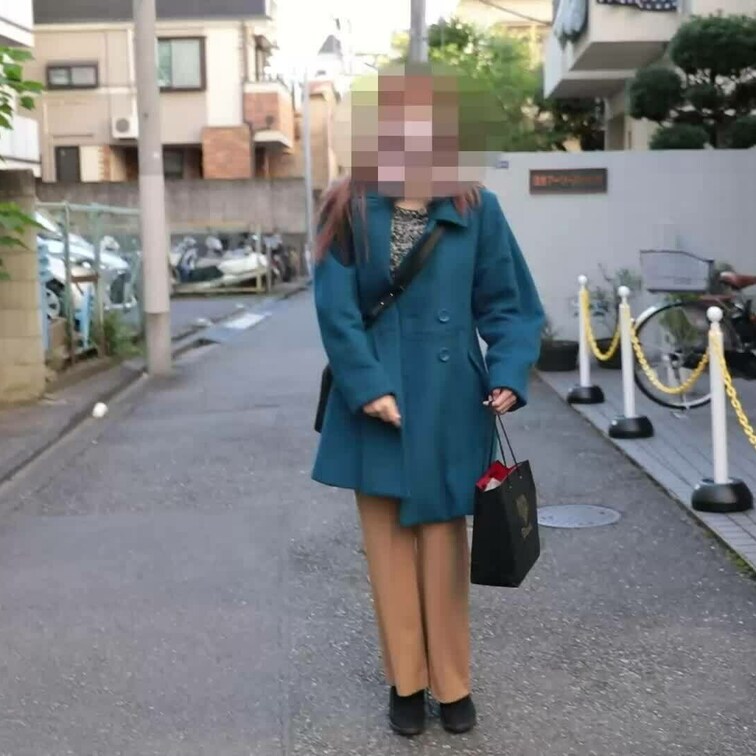 
スラっとした細い綺麗な美脚。

ダンス部。

ファッションに興味があって色んなジャンルの服を買っている。

