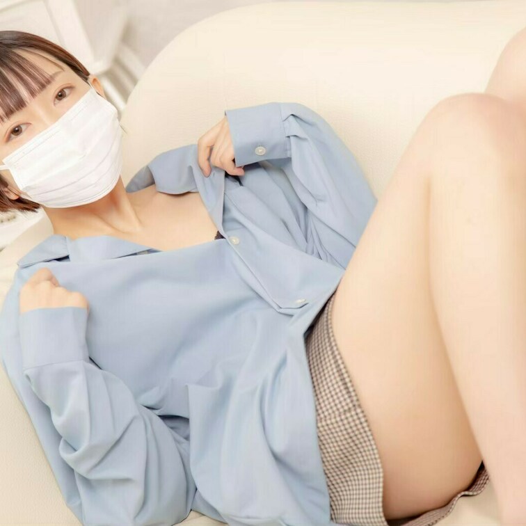 こんにちは丸の内OLレイナです！
9月はmyfansアカウント開設を記念して、
本来有料のオナニー動画がなんと3本も