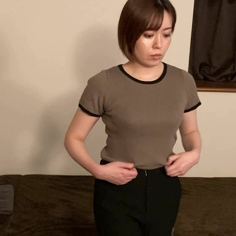 <No.26>【ゴールドプラン動画】斜め上アングル
顔面偏差値高めの癒し系美女の生着替えシーン〜生理痛改善オイルマッサ