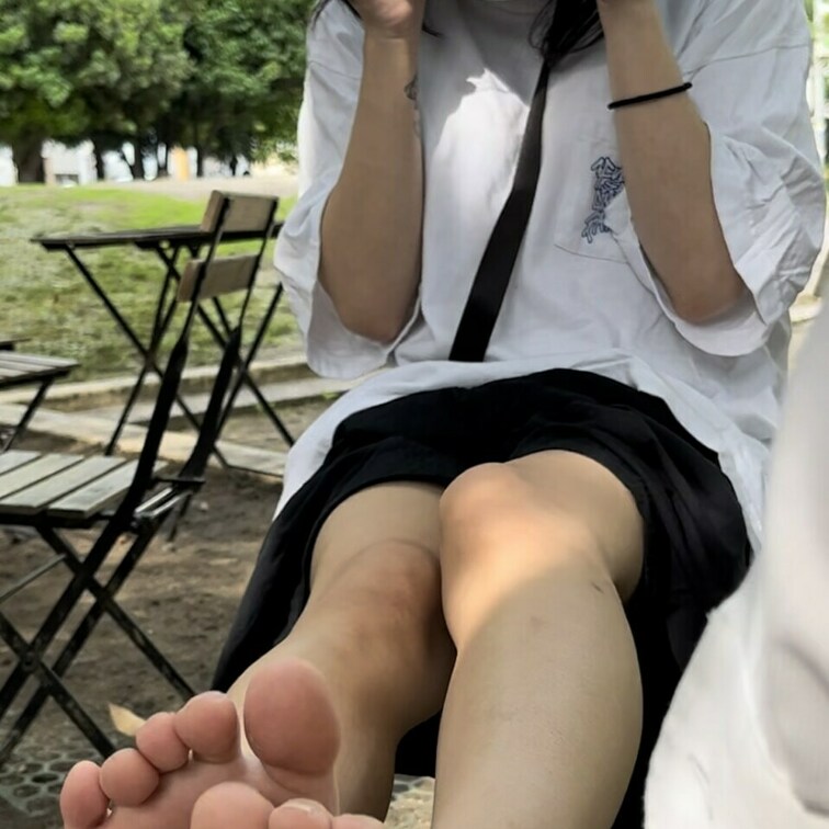 22歳23cm美少女足裏くすぐり！3分3秒

ちいさめの足裏でした！
足裏は指の付け根あたりが弱かったのですが、徐