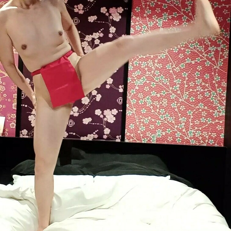 相撲エクササイズにチャレンジ✨
ふんどしを着けたので
相撲エクササイズしてみたよ

四股って難しいし意外とハード