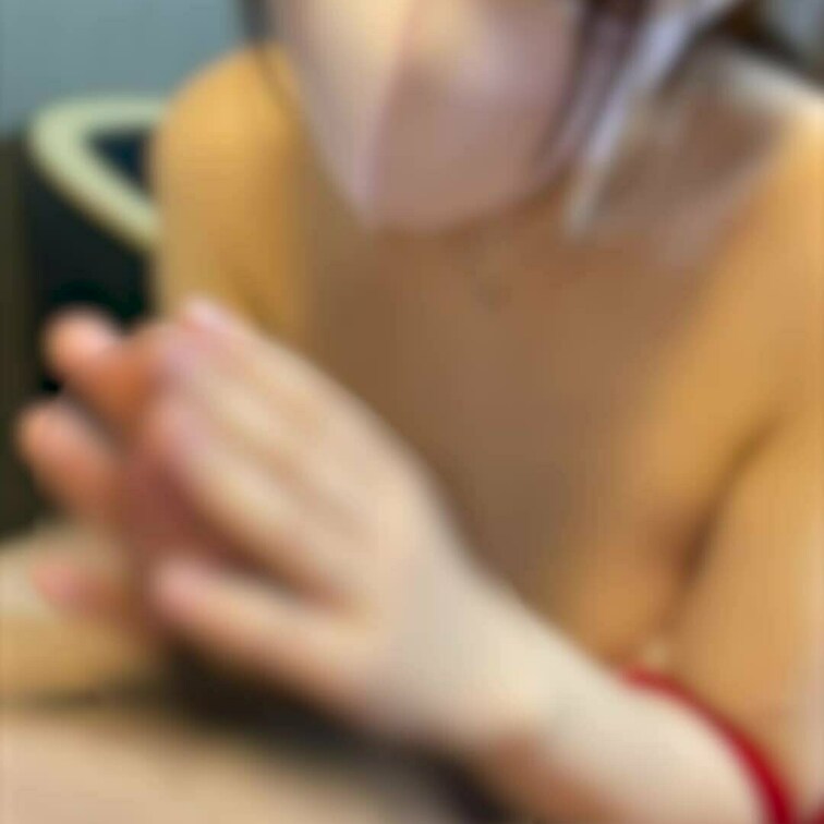 さっきまでシューティングゲームで遊んでいたりんちゃん

今度は僕のチンコでシューティングゲームを楽しんでいるようです